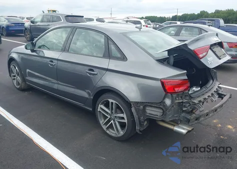2018 Audi A3 2.0T Premium/2.0T Tech Premium z USA, uszkodzony, nr VIN WAUAUGFF5J1042315